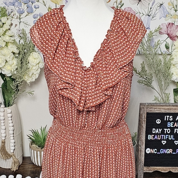 MAX STUDIO | TIRED RUFFLE SLEEVLESS DRESS - Picture 5 of 16